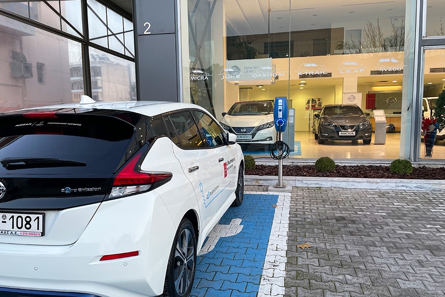 nissan moustakas photo14