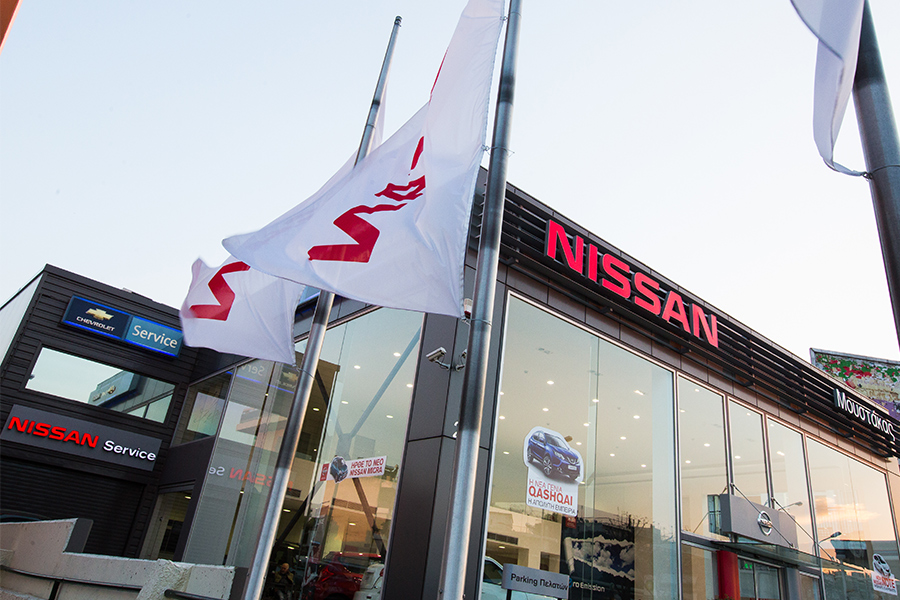 nissan moustakas photo4